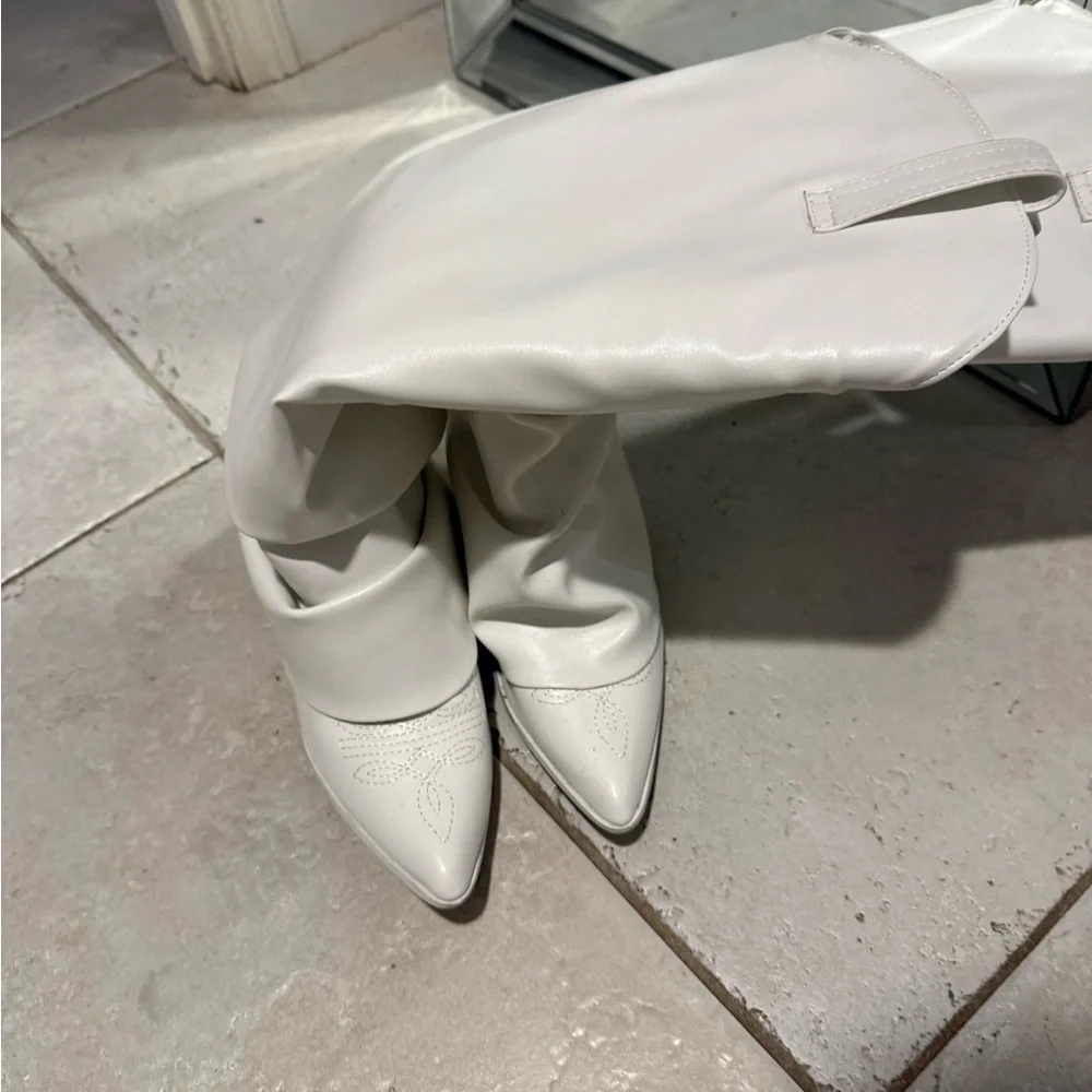 White Women's cowgirl Boots - Picture 1 of 5